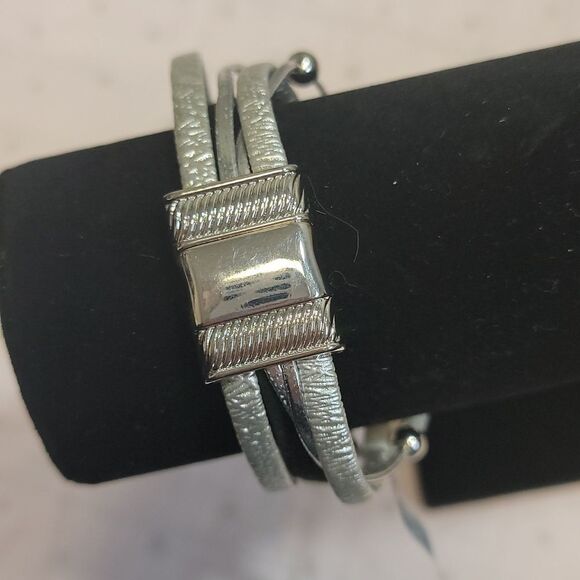 Francesca's Anastasia Gray Five Strand Bracelet - Picture 4 of 6